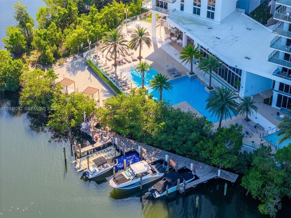 На продажу: $975,000 (3 спален, 3 ванн, 1557 Квадратных фут)