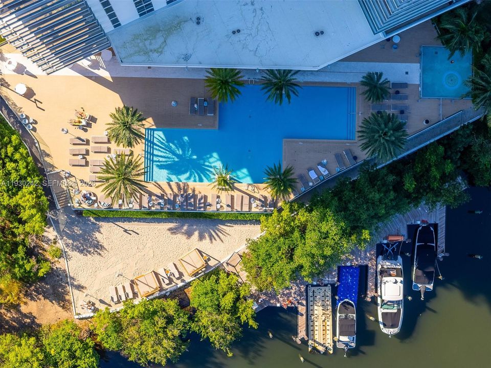 На продажу: $975,000 (3 спален, 3 ванн, 1557 Квадратных фут)