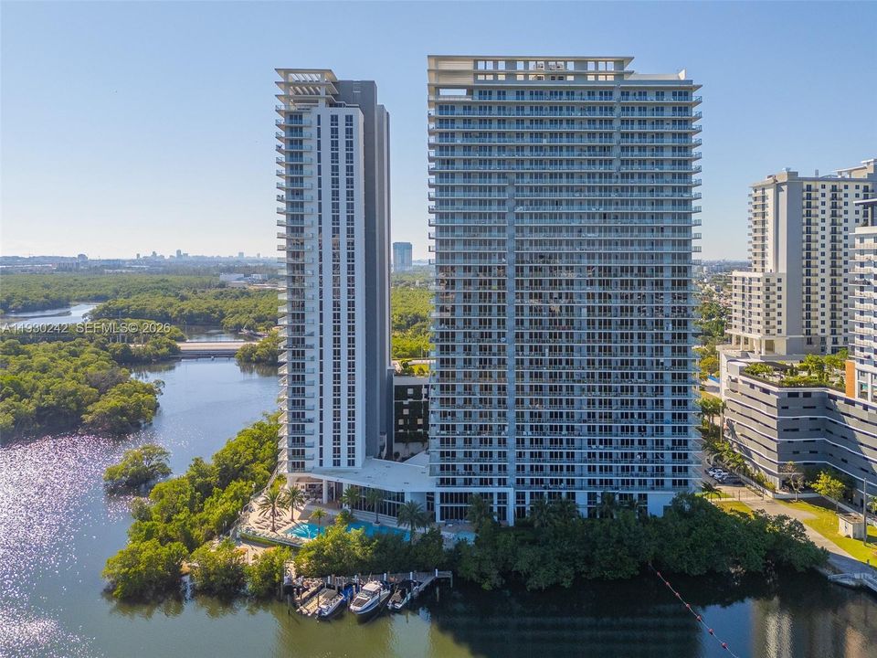 На продажу: $975,000 (3 спален, 3 ванн, 1557 Квадратных фут)