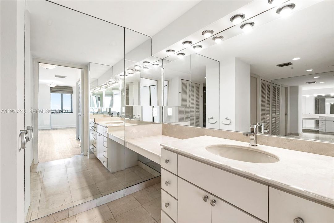 待售: $1,895,000 (2 贝兹, 2 浴室, 1623 平方英尺)