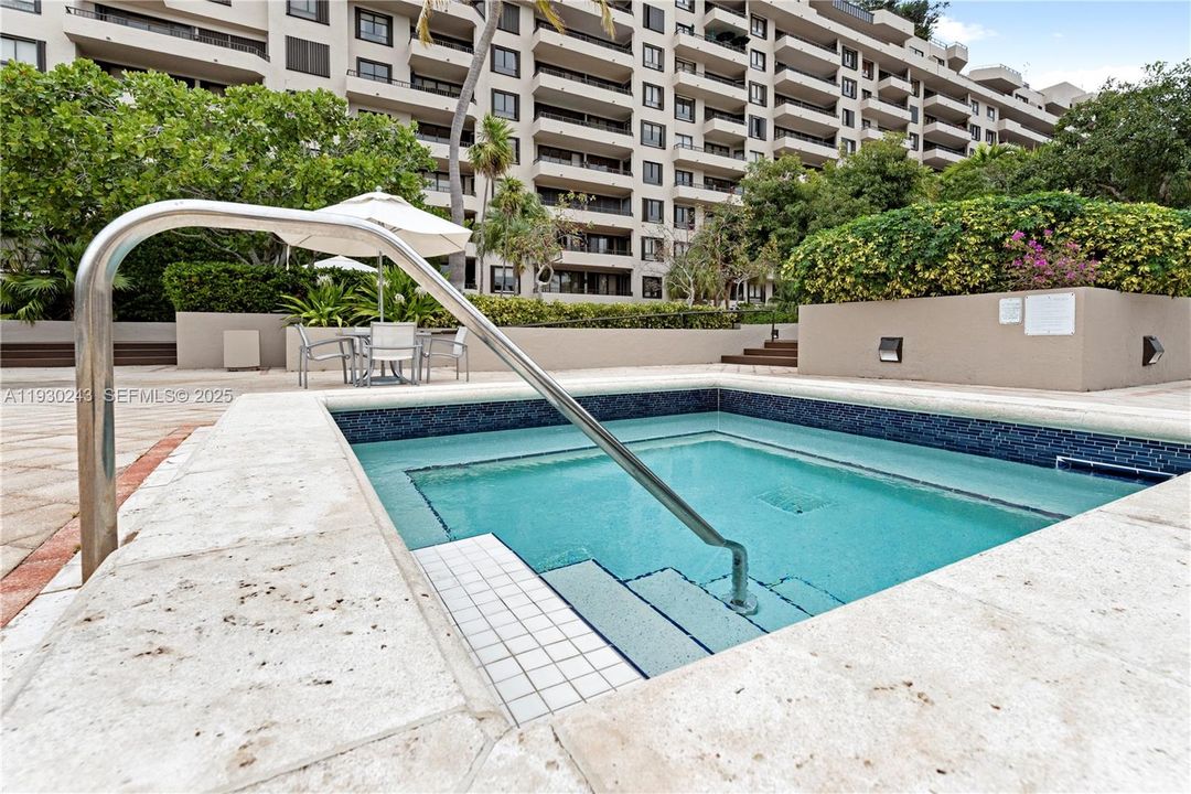 待售: $1,895,000 (2 贝兹, 2 浴室, 1623 平方英尺)