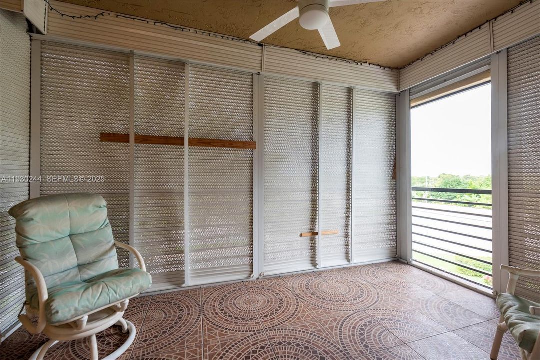 待售: $159,999 (2 贝兹, 2 浴室, 1270 平方英尺)