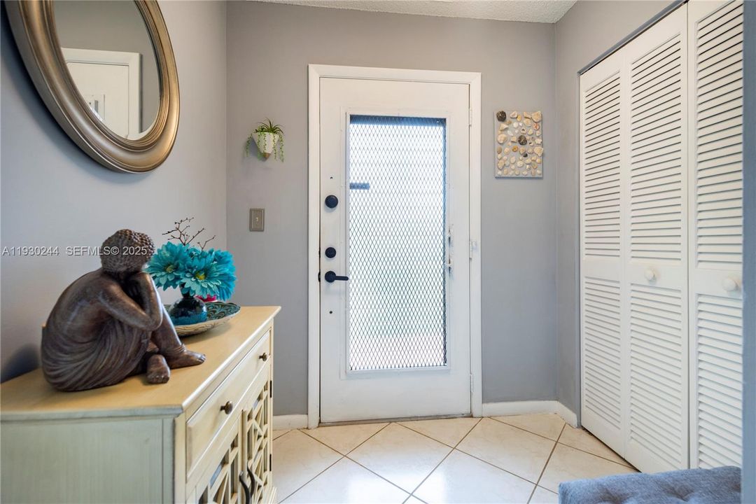 待售: $159,999 (2 贝兹, 2 浴室, 1270 平方英尺)