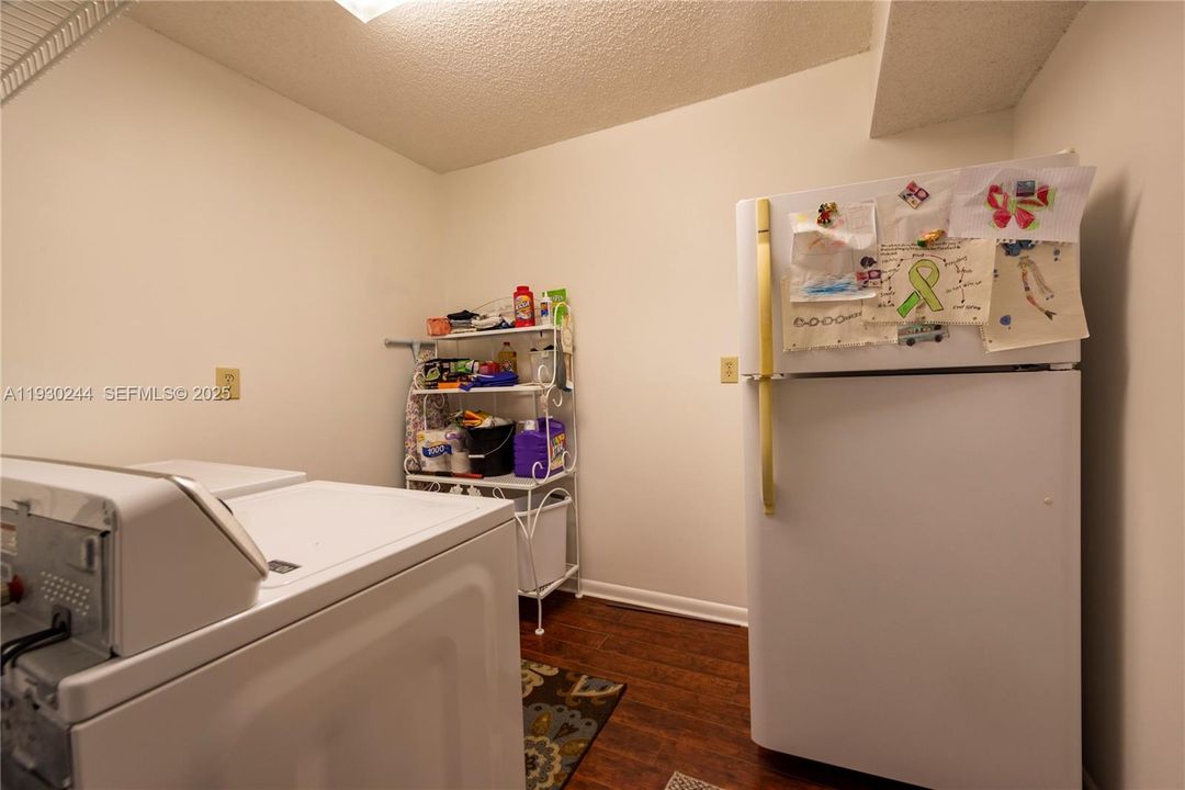 待售: $159,999 (2 贝兹, 2 浴室, 1270 平方英尺)