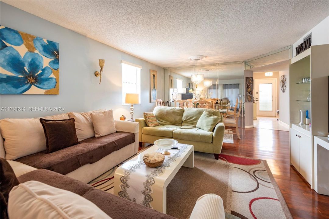 待售: $159,999 (2 贝兹, 2 浴室, 1270 平方英尺)