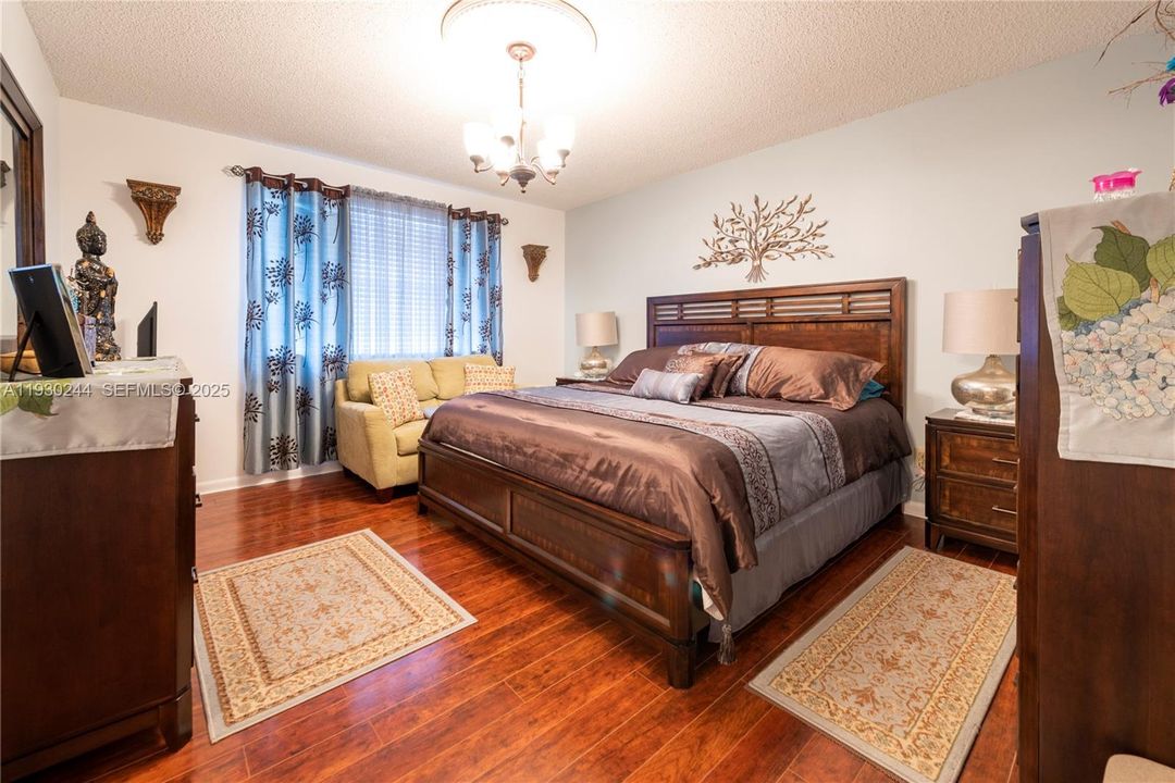 待售: $159,999 (2 贝兹, 2 浴室, 1270 平方英尺)