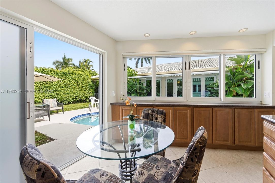 CABANA APARTMENT KITCHEN