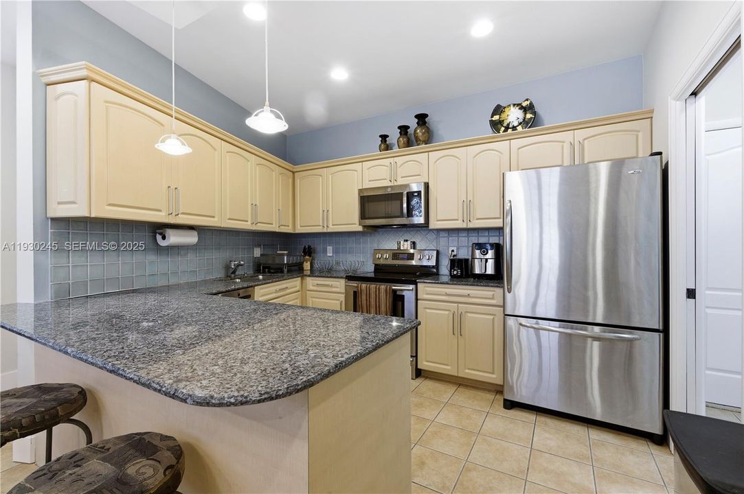 KITCHEN W/BLUE GRANITE COUNTER TOP