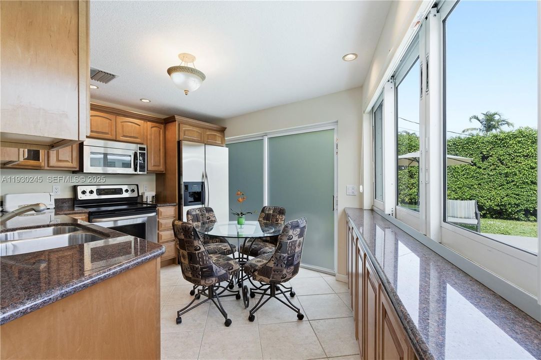 CABANA APARTMENT KITCHEN