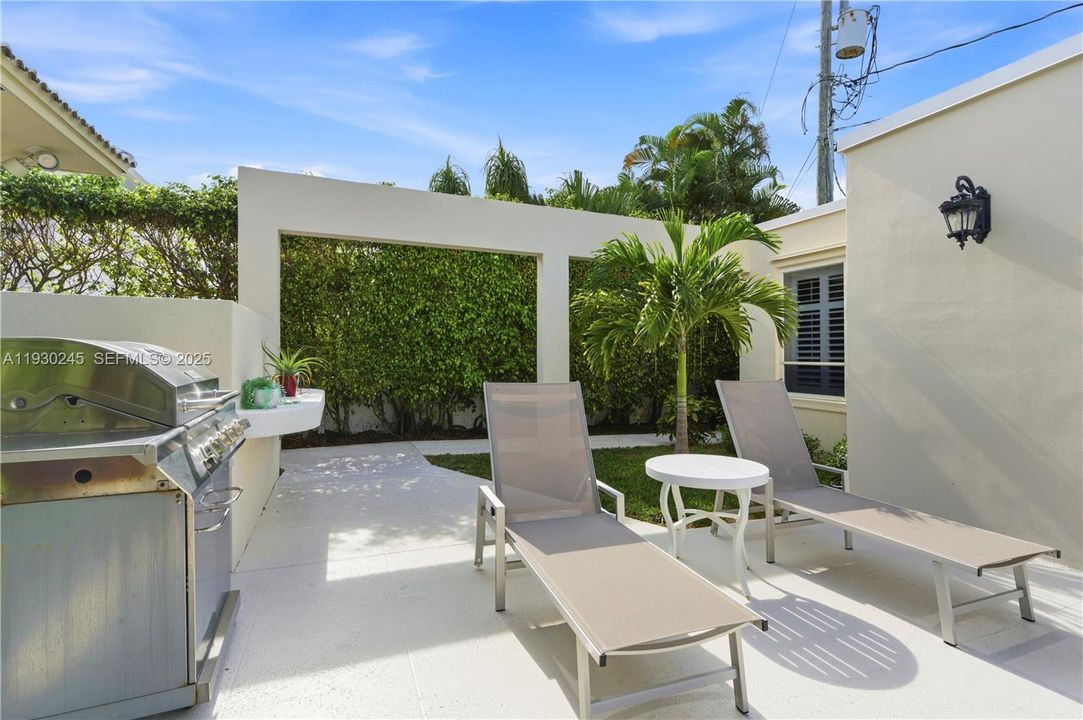 For Sale: $1,960,000 (5 beds, 4 baths, 3049 Square Feet)