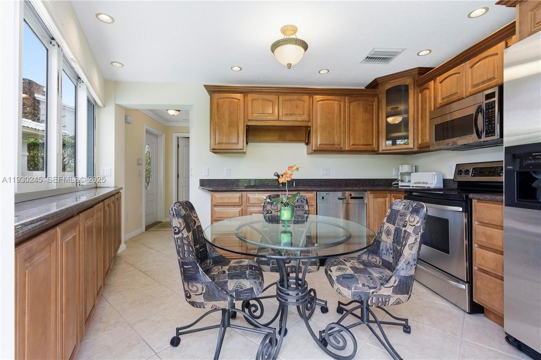 CABANA APARTMENT KITCHEN