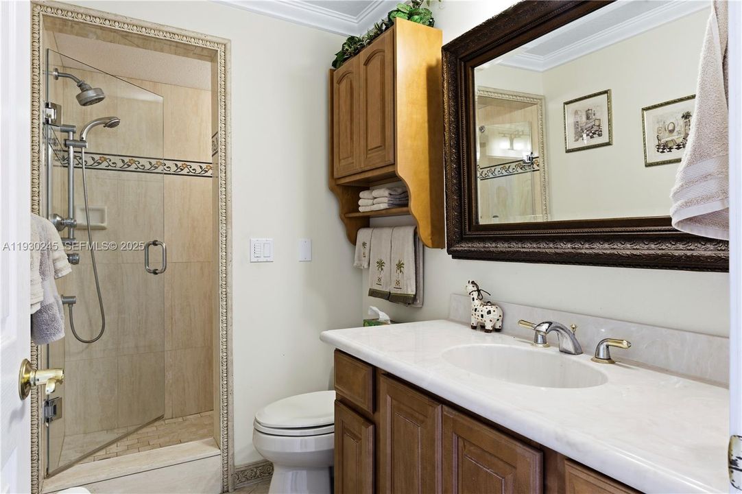 CABANA APARTMENT BATHROOM