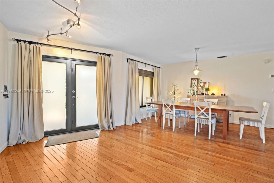 For Rent: $5,600 (4 beds, 2 baths, 2440 Square Feet)