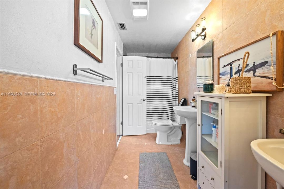 For Rent: $5,600 (4 beds, 2 baths, 2440 Square Feet)