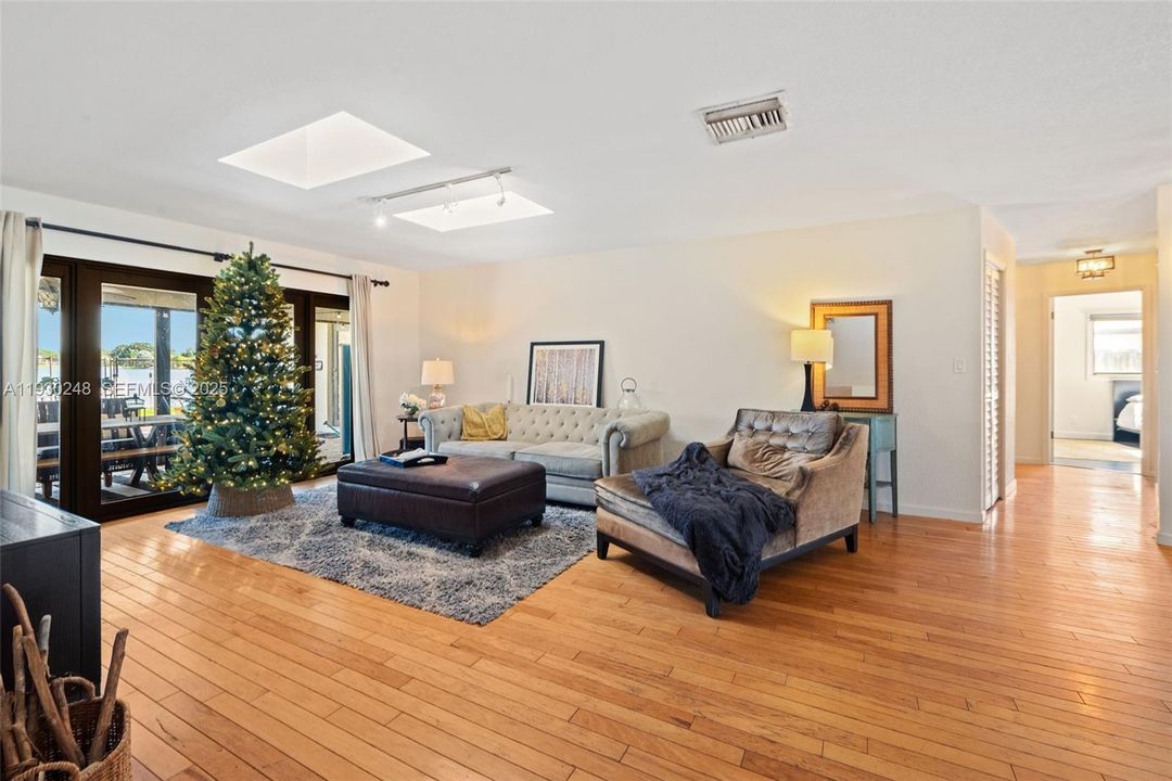 For Rent: $5,600 (4 beds, 2 baths, 2440 Square Feet)