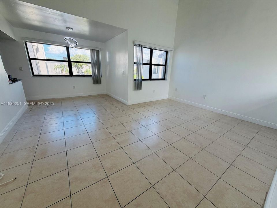 В аренду: $2,600 (2 спален, 2 ванн, 1005 Квадратных фут)