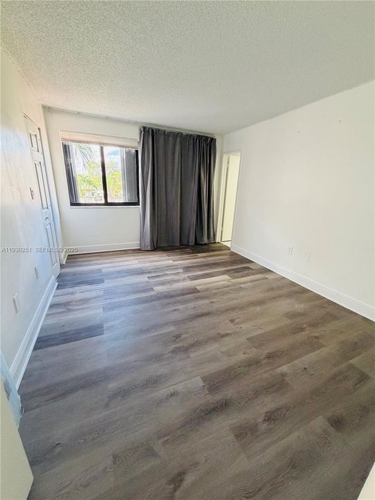 В аренду: $2,600 (2 спален, 2 ванн, 1005 Квадратных фут)