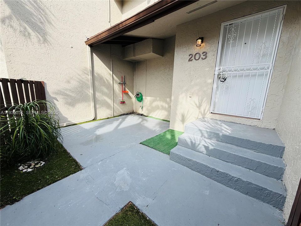 В аренду: $2,600 (2 спален, 2 ванн, 1005 Квадратных фут)