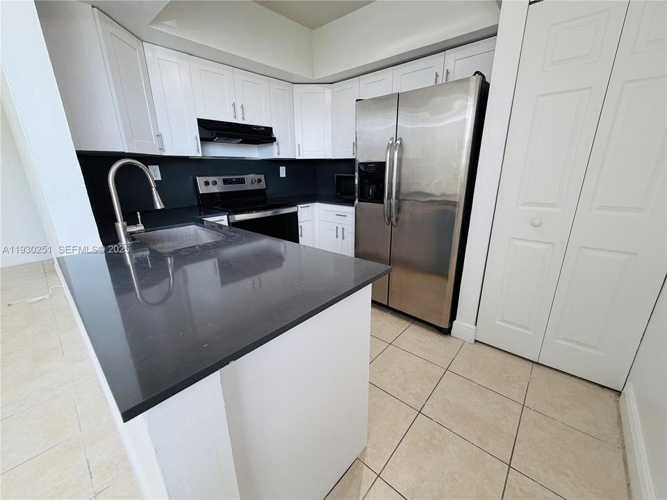 В аренду: $2,600 (2 спален, 2 ванн, 1005 Квадратных фут)