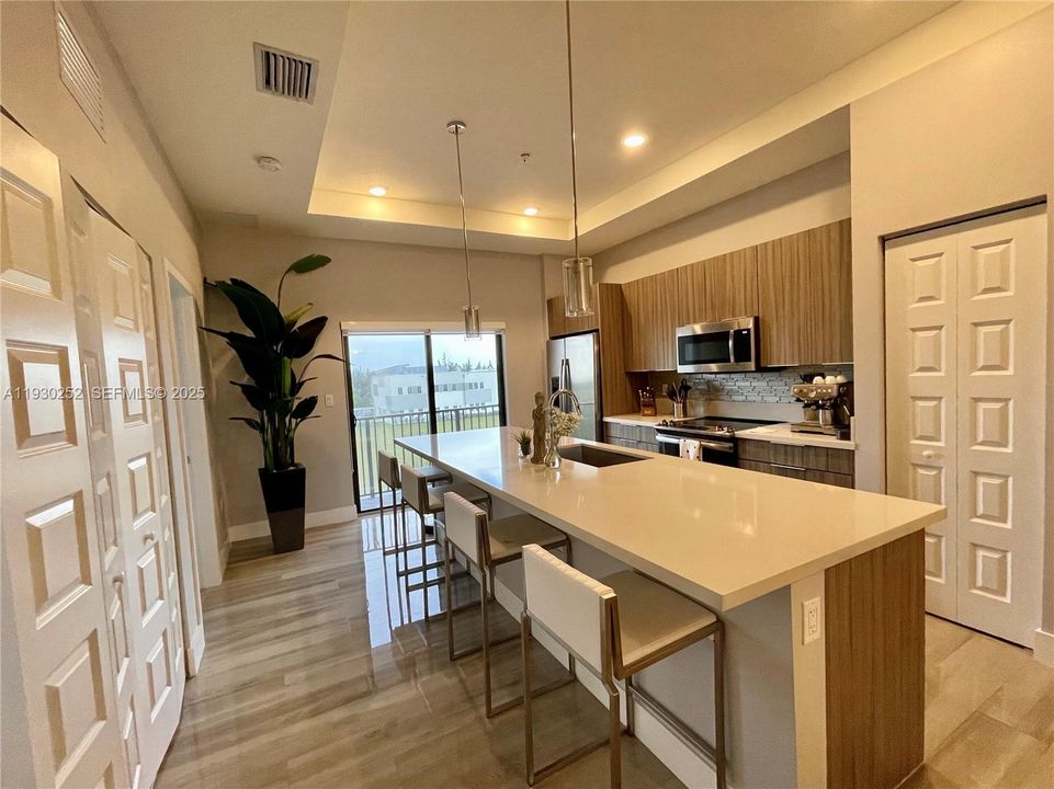 For Rent: $2,780 (2 beds, 2 baths, 1072 Square Feet)