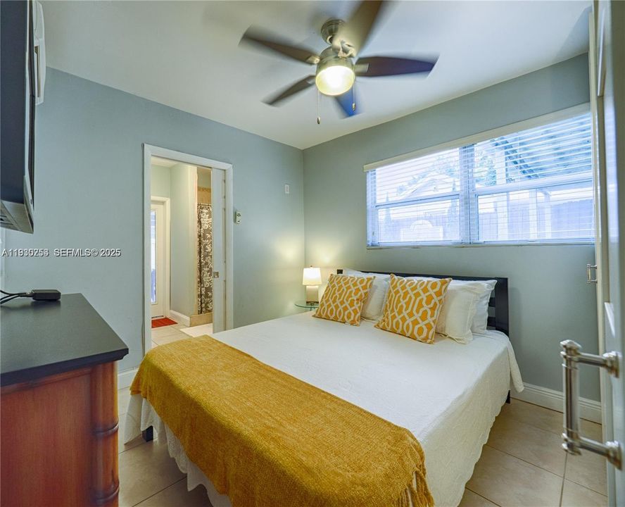 En Venta: $983,000 (2 camas, 1 baños, 1121 Pies cuadrados)