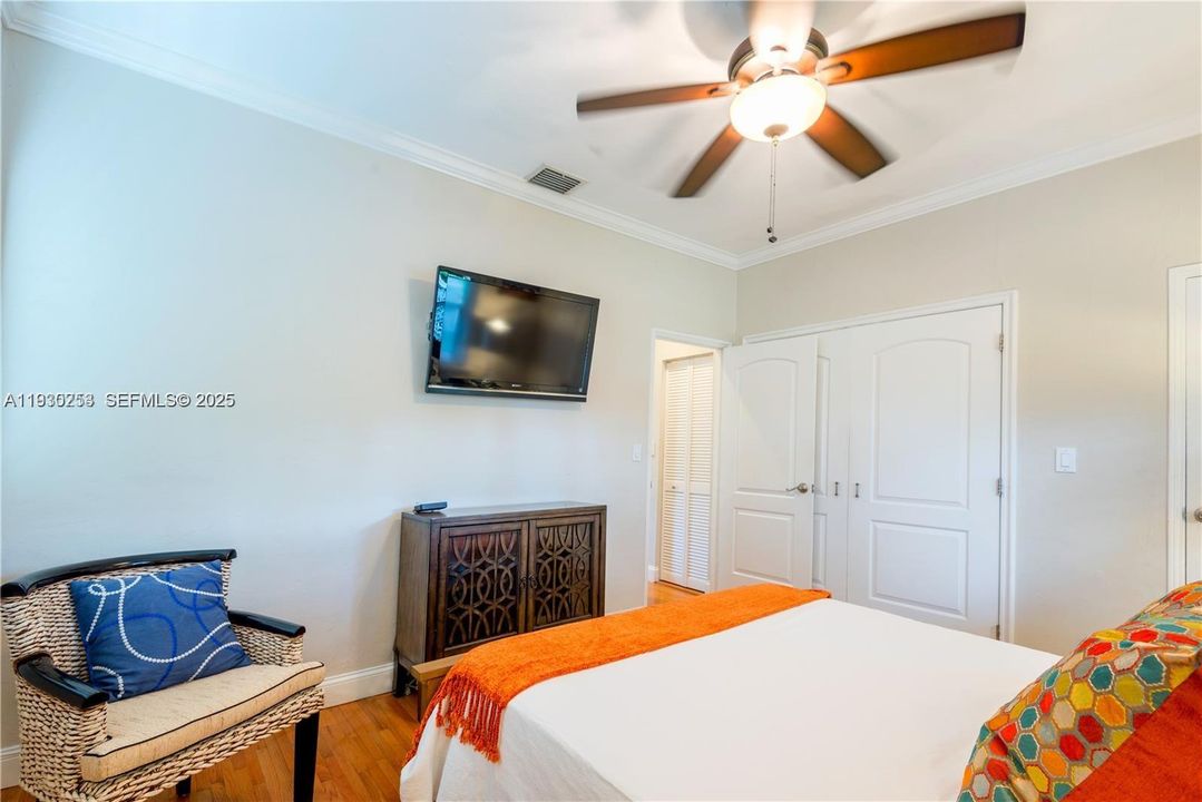 En Venta: $983,000 (2 camas, 1 baños, 1121 Pies cuadrados)