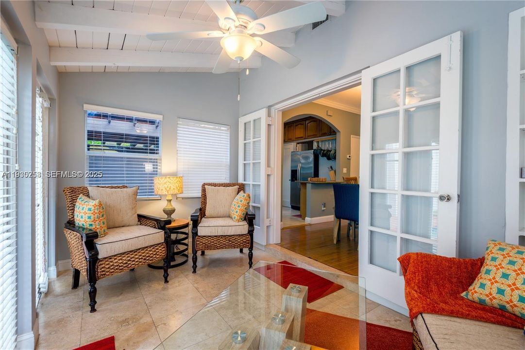 En Venta: $983,000 (2 camas, 1 baños, 1121 Pies cuadrados)