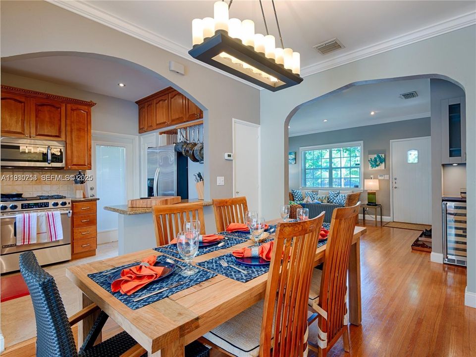 En Venta: $983,000 (2 camas, 1 baños, 1121 Pies cuadrados)