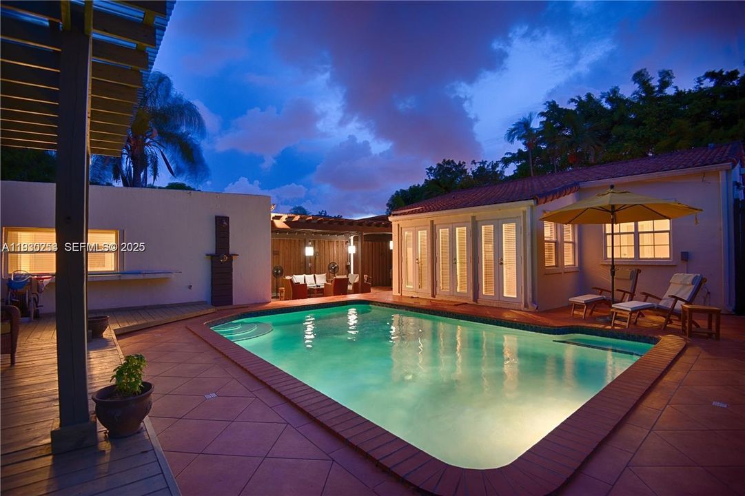 En Venta: $983,000 (2 camas, 1 baños, 1121 Pies cuadrados)