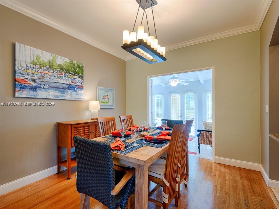 En Venta: $983,000 (2 camas, 1 baños, 1121 Pies cuadrados)