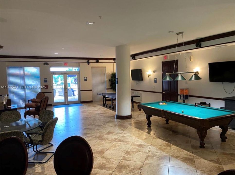 For Rent: $1,890 (1 beds, 1 baths, 685 Square Feet)