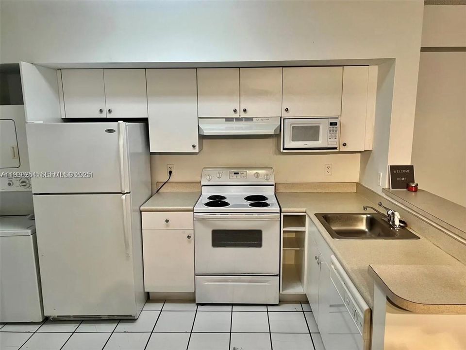 For Rent: $1,890 (1 beds, 1 baths, 685 Square Feet)