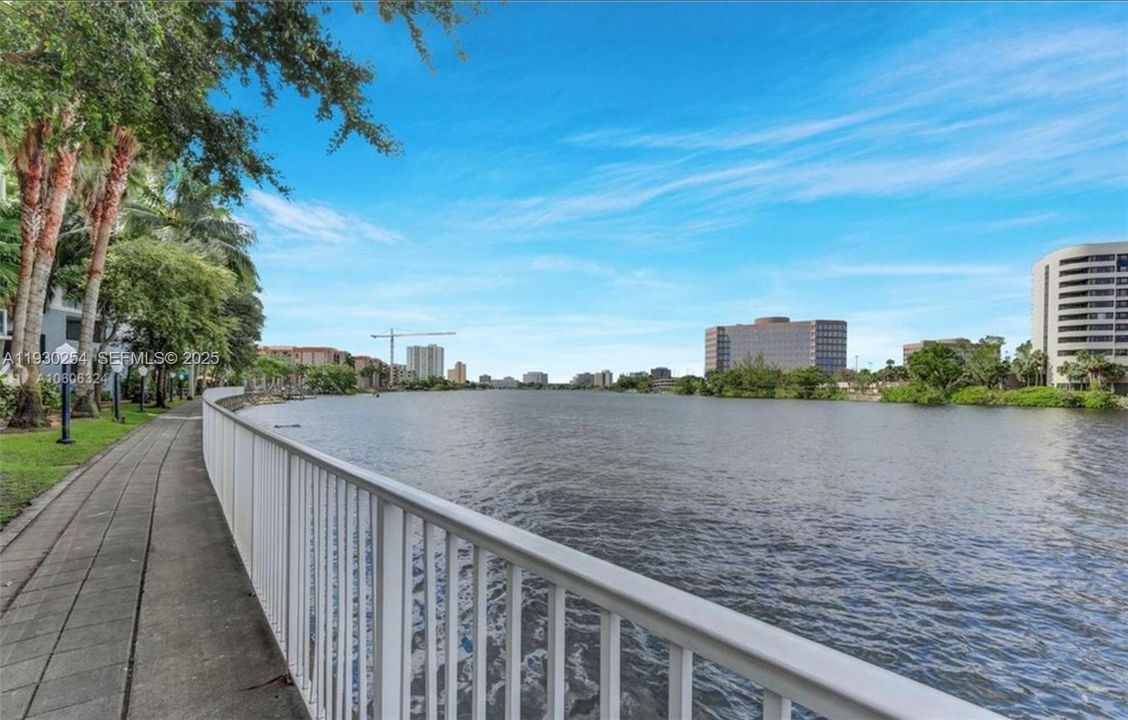 For Rent: $1,890 (1 beds, 1 baths, 685 Square Feet)