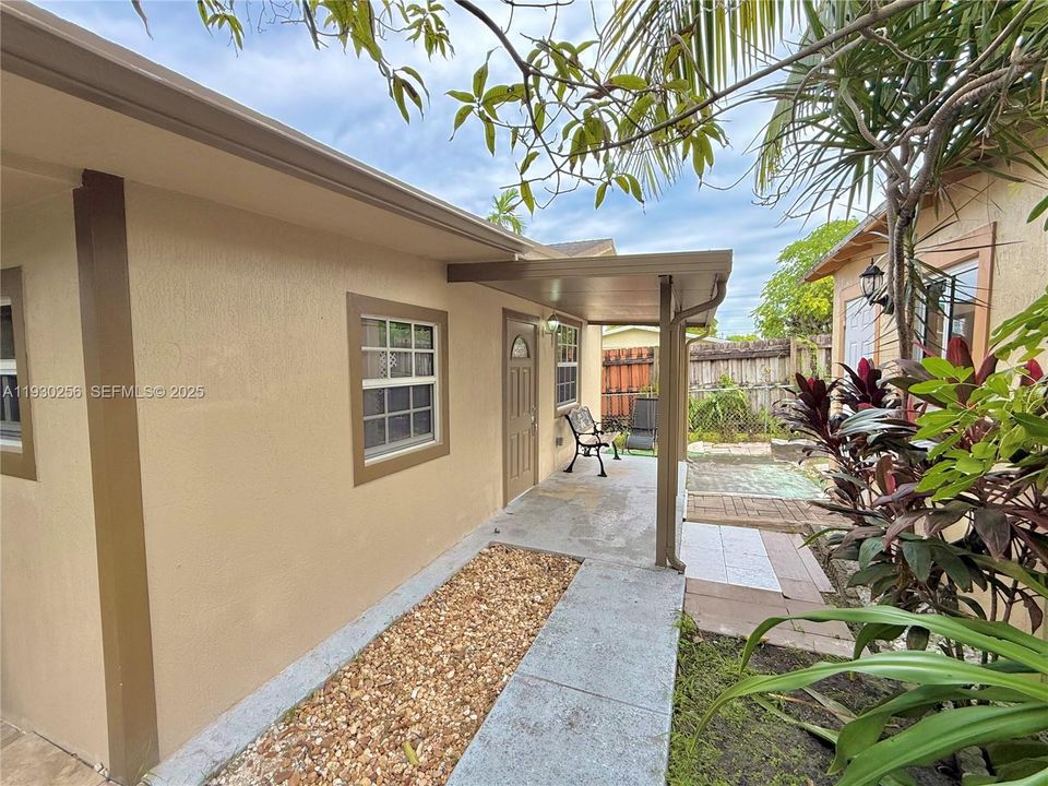 For Rent: $2,400 (2 beds, 1 baths, 1457 Square Feet)