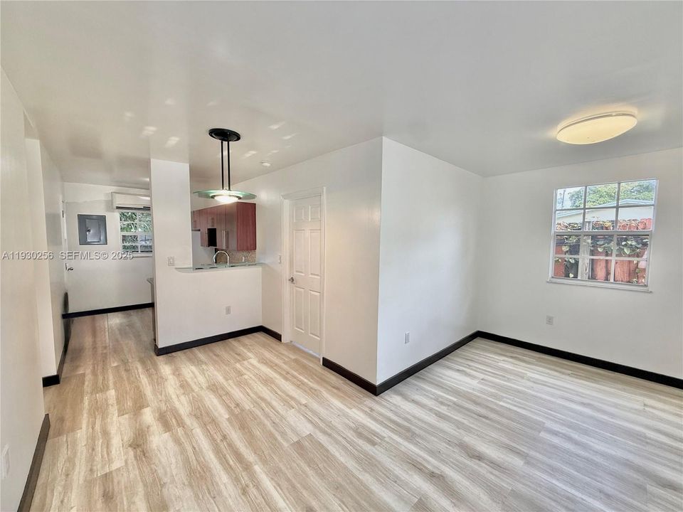 For Rent: $2,400 (2 beds, 1 baths, 1457 Square Feet)