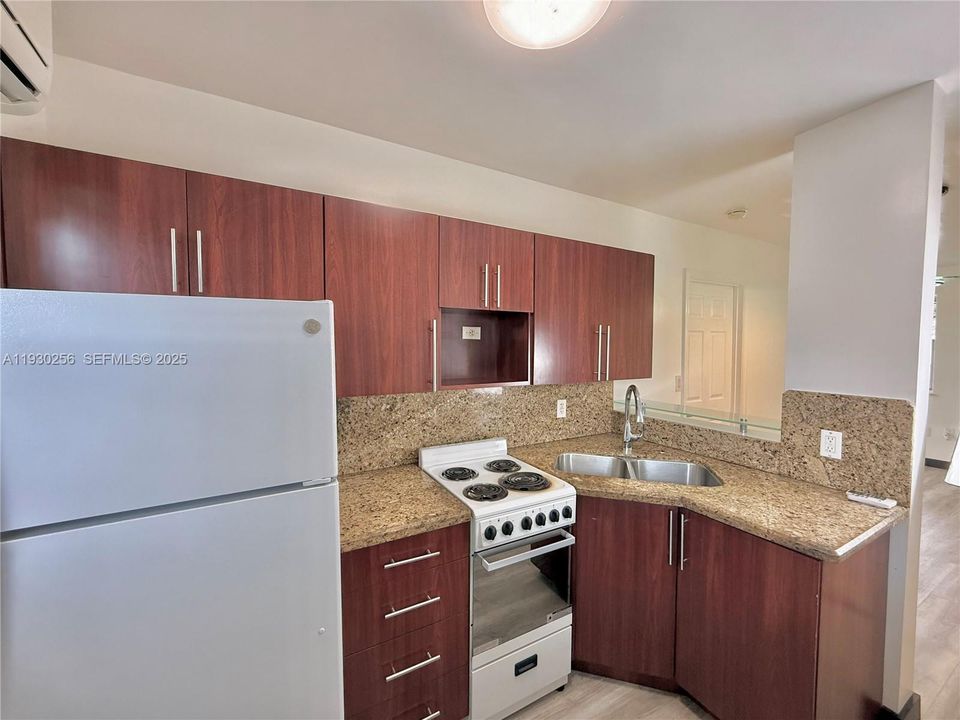 For Rent: $2,400 (2 beds, 1 baths, 1457 Square Feet)