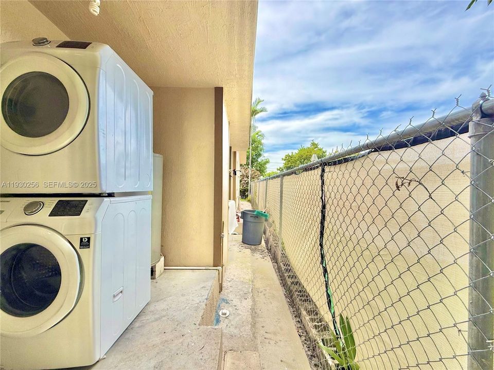 For Rent: $2,400 (2 beds, 1 baths, 1457 Square Feet)