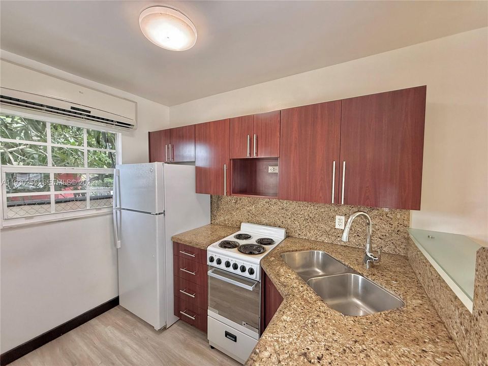 For Rent: $2,400 (2 beds, 1 baths, 1457 Square Feet)