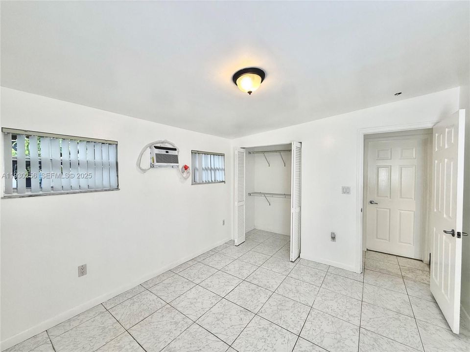 For Rent: $2,400 (2 beds, 1 baths, 1457 Square Feet)