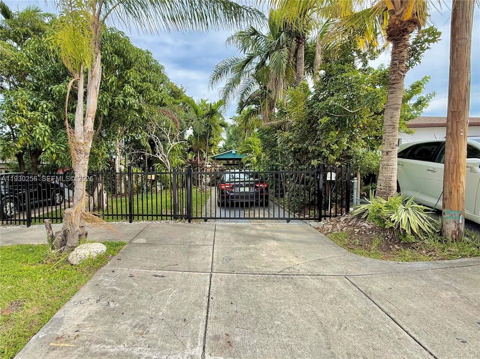 For Rent: $2,400 (2 beds, 1 baths, 1457 Square Feet)