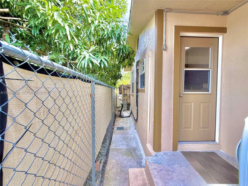 For Rent: $2,400 (2 beds, 1 baths, 1457 Square Feet)