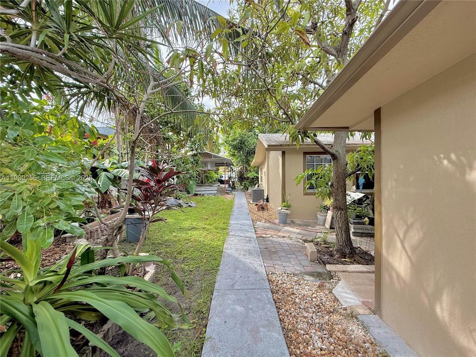 For Rent: $2,400 (2 beds, 1 baths, 1457 Square Feet)