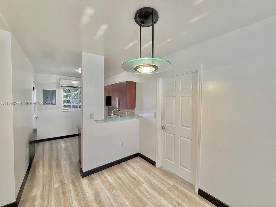 For Rent: $2,400 (2 beds, 1 baths, 1457 Square Feet)