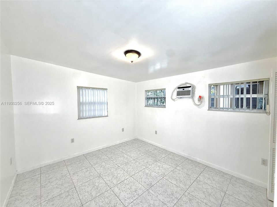 For Rent: $2,400 (2 beds, 1 baths, 1457 Square Feet)