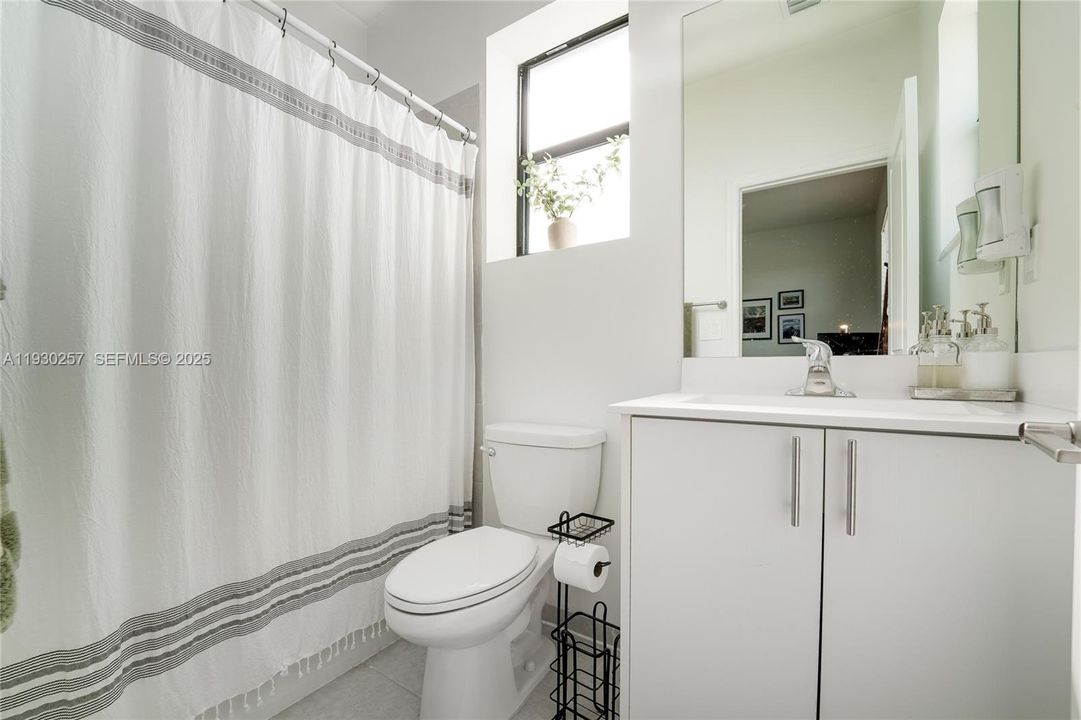 На продажу: $382,000 (3 спален, 3 ванн, 1328 Квадратных фут)