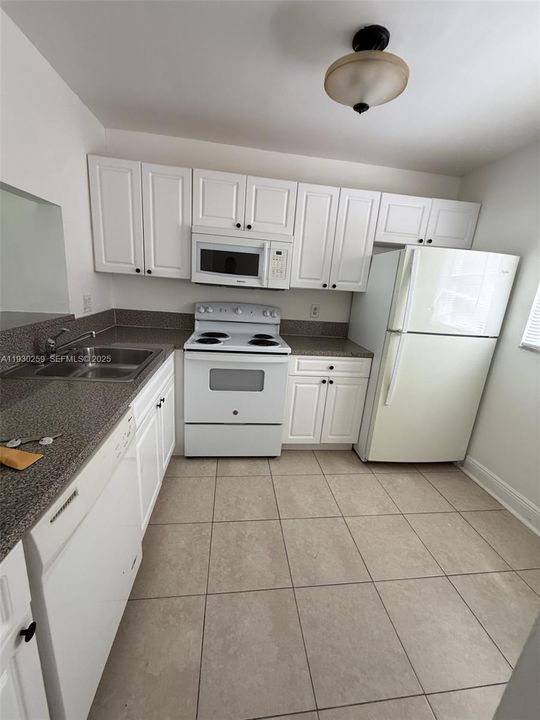 For Sale: $180,000 (2 beds, 2 baths, 800 Square Feet)