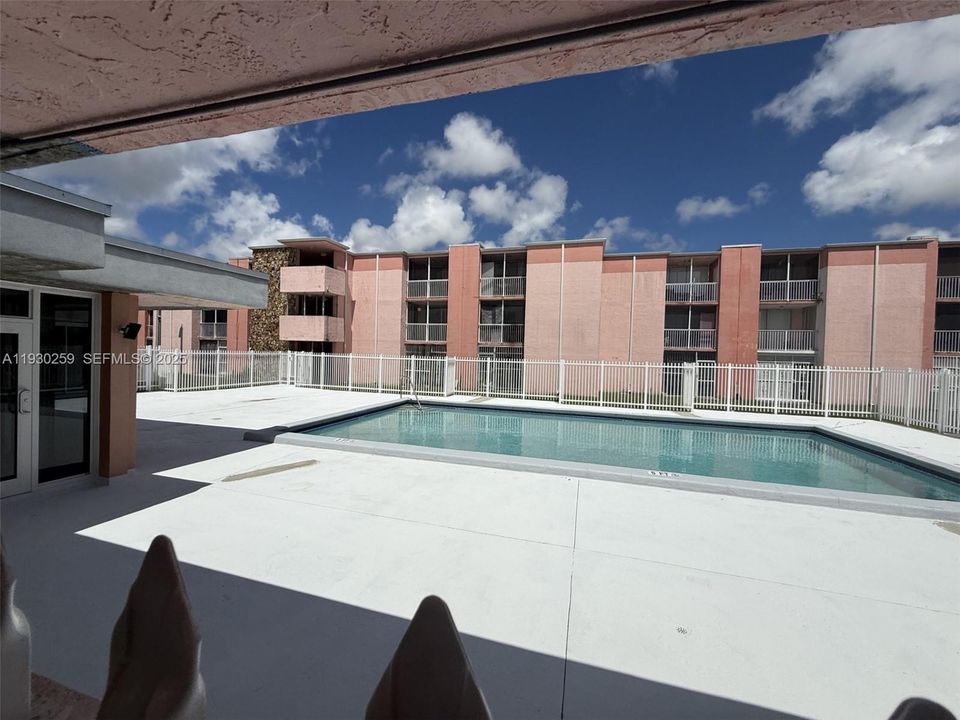 For Sale: $180,000 (2 beds, 2 baths, 800 Square Feet)