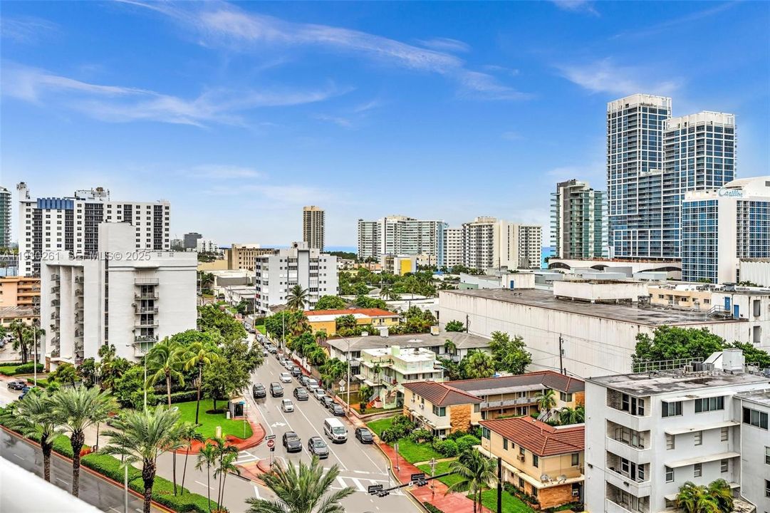 For Sale: $295,000 (1 beds, 1 baths, 910 Square Feet)