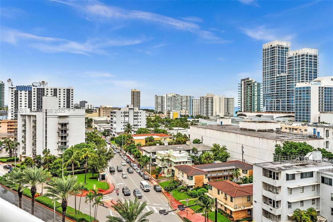 For Sale: $295,000 (1 beds, 1 baths, 910 Square Feet)