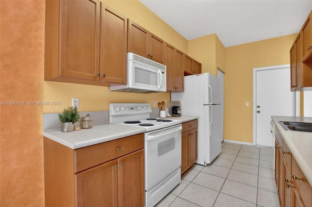 For Sale: $349,000 (2 beds, 2 baths, 1448 Square Feet)